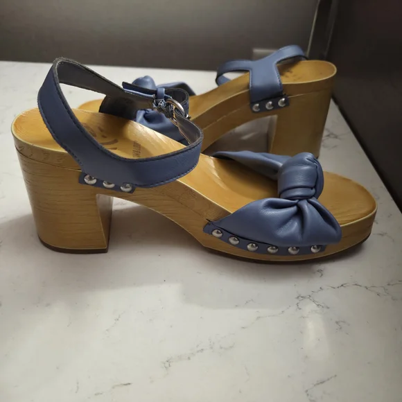 Sam & Libby Blue Tan Bow Sandals - Picture 3 of 8